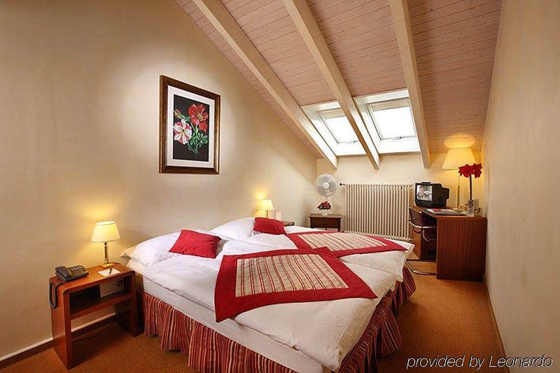 Hotel De La Couronne Морж Номер фото