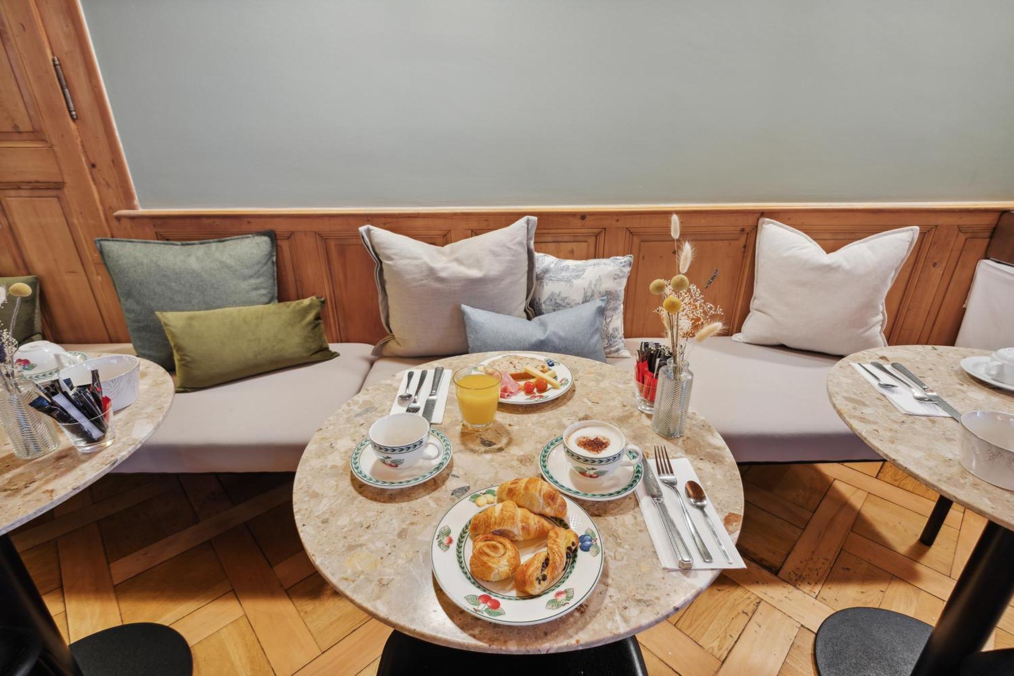 Hotel De La Couronne Морж Экстерьер фото