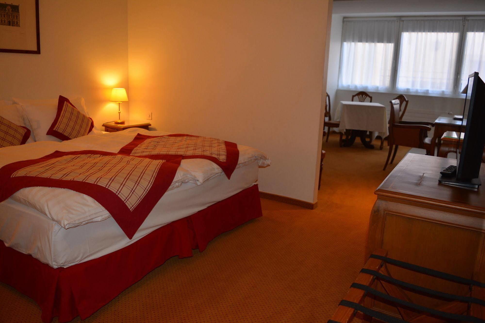 Hotel De La Couronne Морж Экстерьер фото